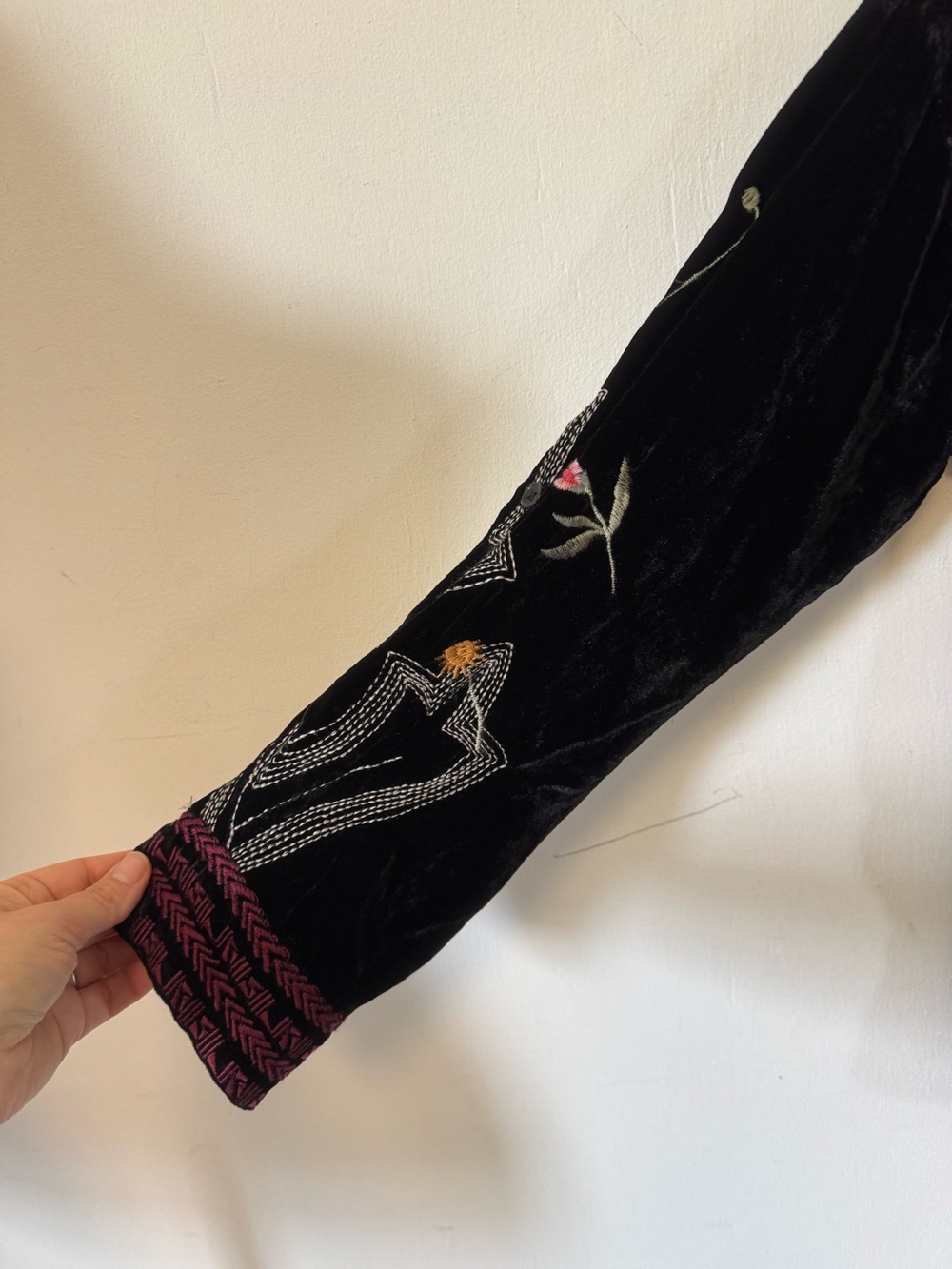 Johnny Was BIYA Jessabella Blouse Black Velvet Floral Embroidery Boho Large - Picture 6 of 10